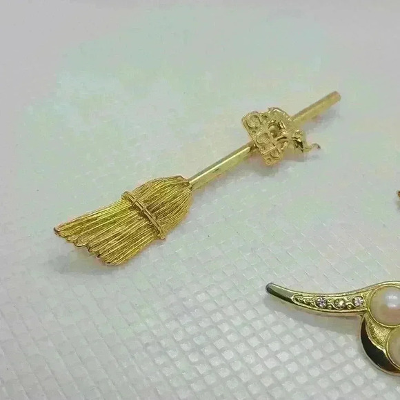 Vintage Gold-toned brooches pins bundle of 6 - Picture 9 of 12